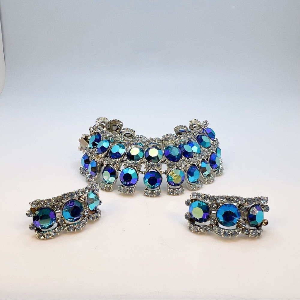Vintage Jewelry Lisner Brilliant Blue AB Rhinestone Bracelet Silver Tone